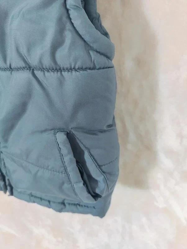 💎 Sleeveless gray puffer jacket • 2 years old • Trendy 💎 – photo 6
